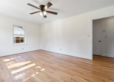 Building Photo - 9 Hawthorne Ln