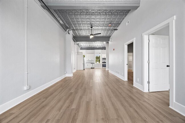 Building Photo - 208 E Main St