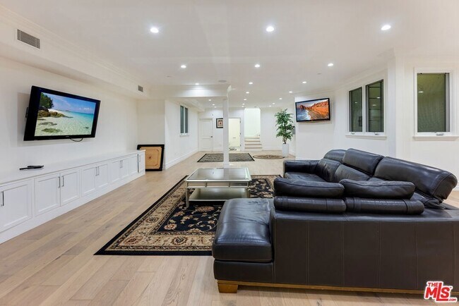 Building Photo - 391 S Saltair Ave