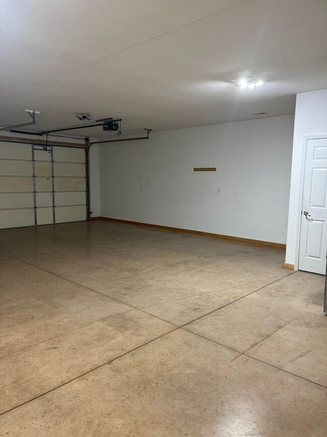 Building Photo - 625 State Rte W