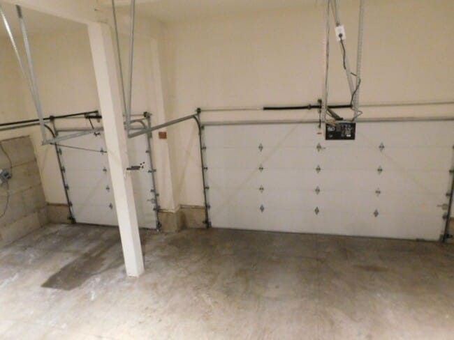 Building Photo - 4Bd/2.5Ba Two Story House - Available to View!