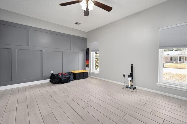 Building Photo - 801 N Markwell Ave