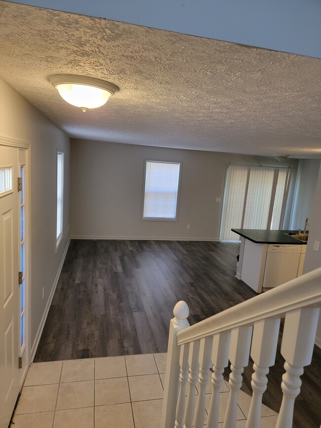 Building Photo - 2893 S Walnut Street Pike