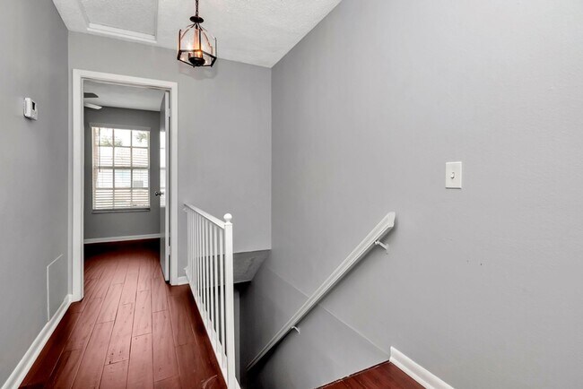 Building Photo - South Tampa 2 Bedroom w/ Office 2 Bathroom Townhome