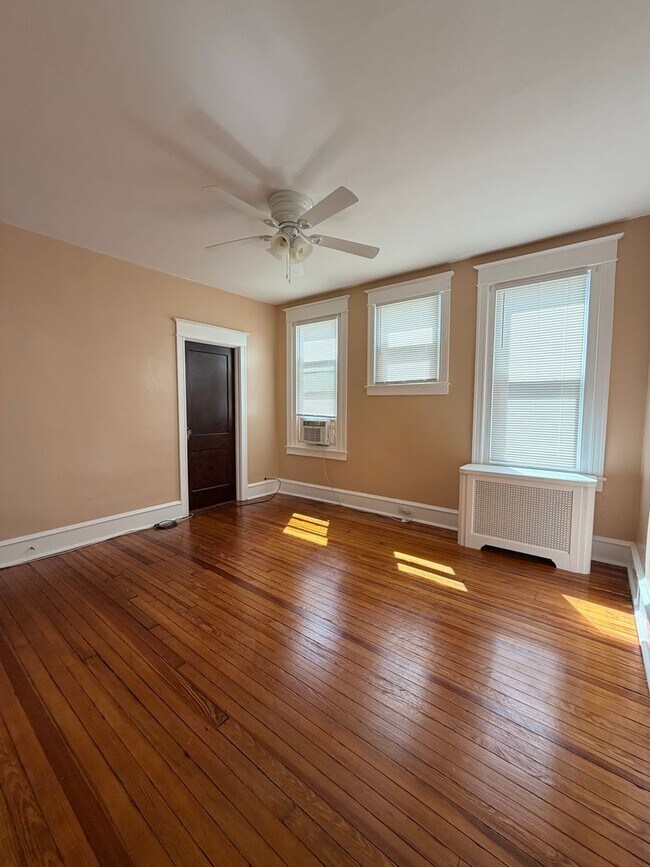 Building Photo - Spacious 3 Bedroom Home – Backyard + Porch Included!