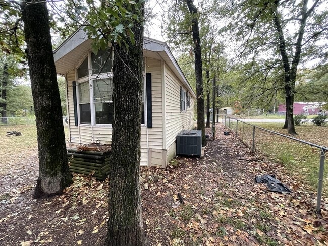 Building Photo - Cozy 1 Bedroom 1 Bath Home with Big Yard!