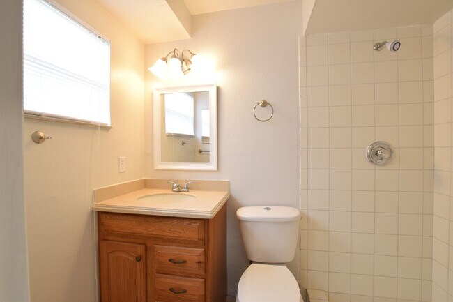 Building Photo - Charming 3 Bed 2 Bath Home for Rent in Del...