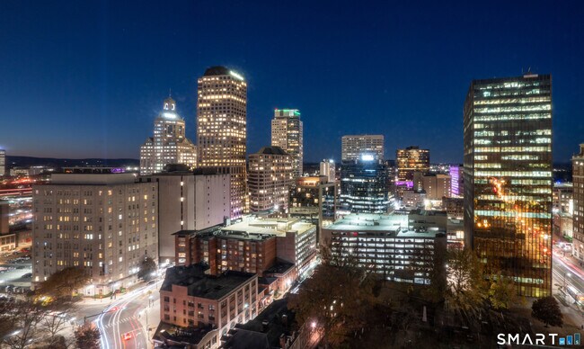 Building Photo - 1 Gold St