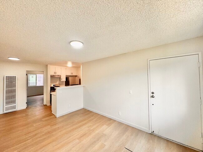 Primary Photo - 607 W 82nd St