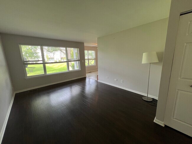 Building Photo - 358 Woodview Cir