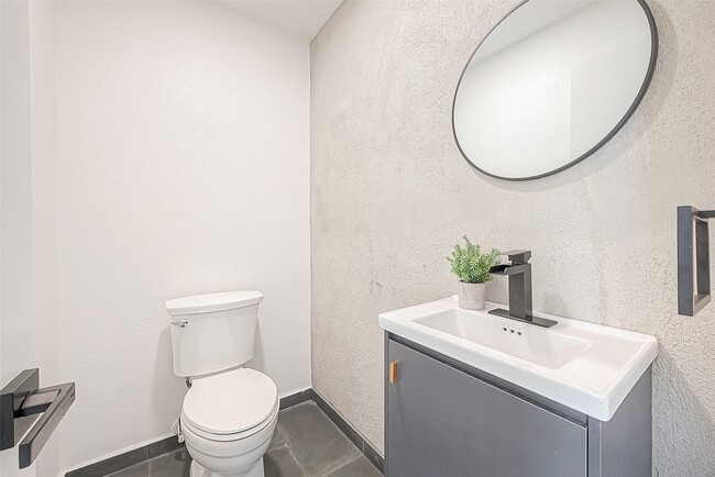 Building Photo - 811 Lemm Ct