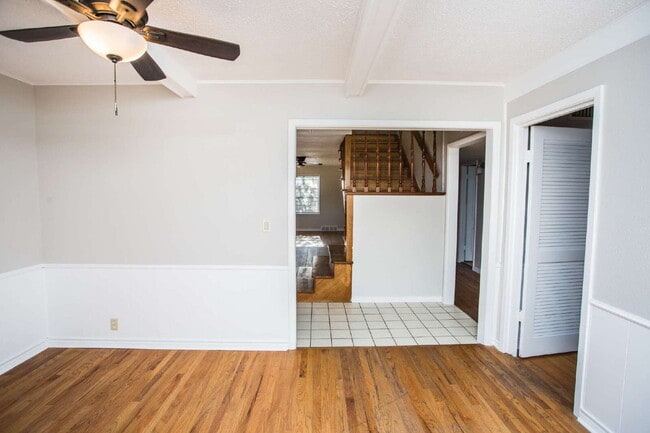 Building Photo - "Spacious 5-Bed Oasis with Granite Elegance & Hardwood Charm in Lubbock!"