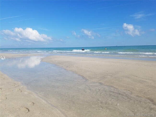 Building Photo - 2101 S Ocean Dr