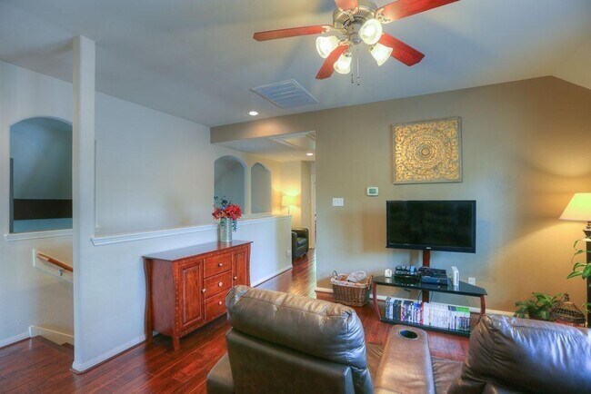 Building Photo - 66 W Spindle Tree Cir