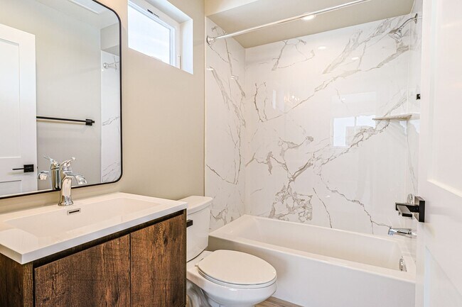 Building Photo - Newly built 4 bed/4 bath townhome in a 6-u...