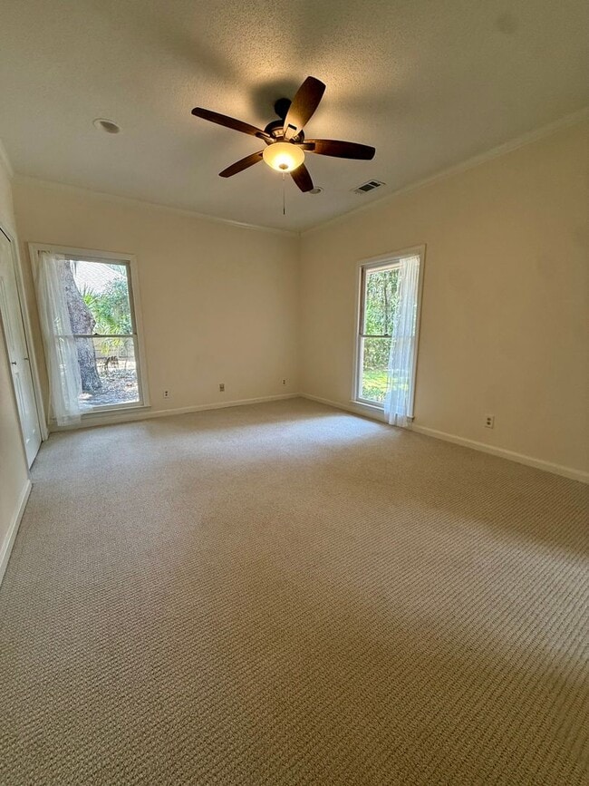 Building Photo - 11 Gossamer Ln