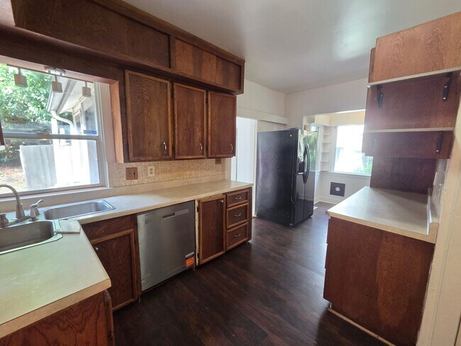Building Photo - 125 S Cambrian Ave