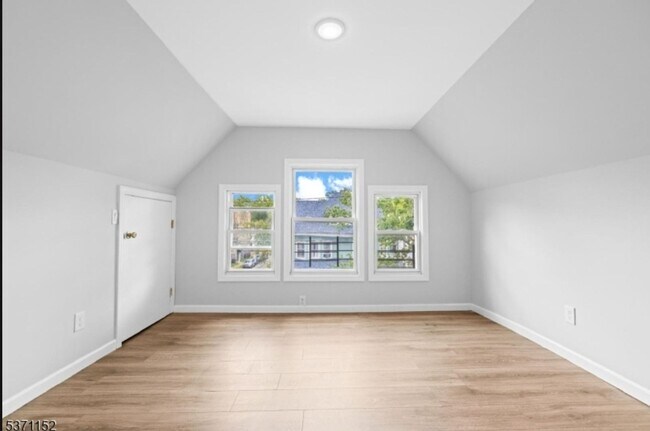 Building Photo - Charming 4BR  in Newark