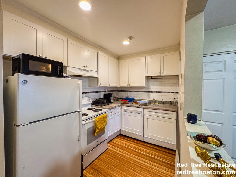 Building Photo - 11 Hodges Ave