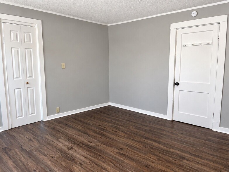 Building Photo - 2700 N Orchard Knob Ave