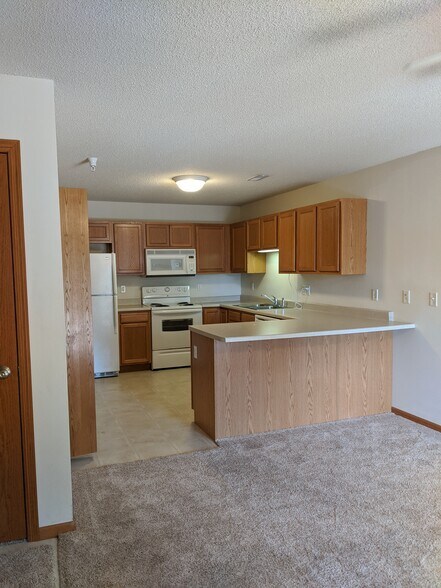 Building Photo - 1000 Duchess Dr