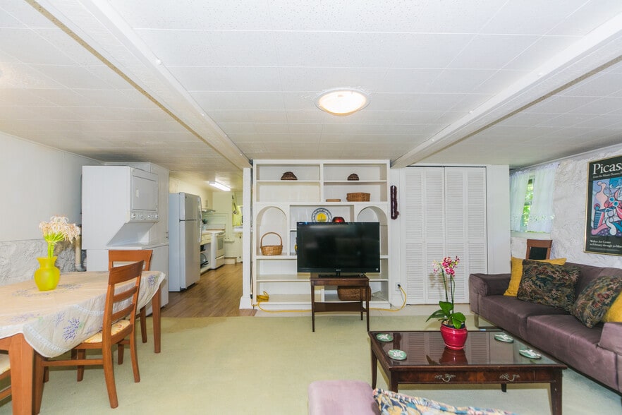 Building Photo - 2135 Haena Dr