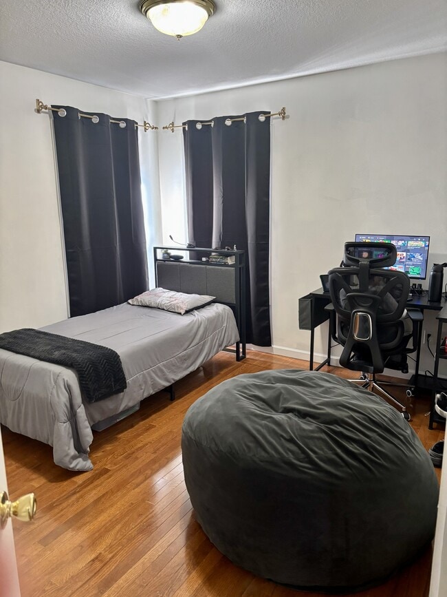 Building Photo - 12 Picardy Pl