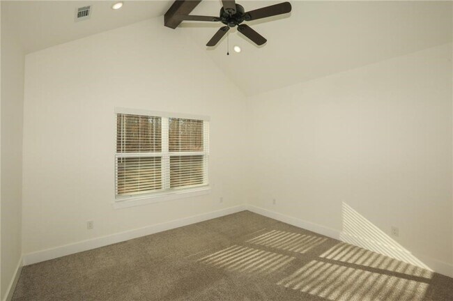 Building Photo - 12 Celtic Dr