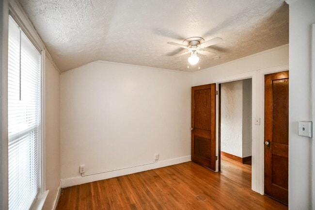 Building Photo - 409 E Melbourne Ave