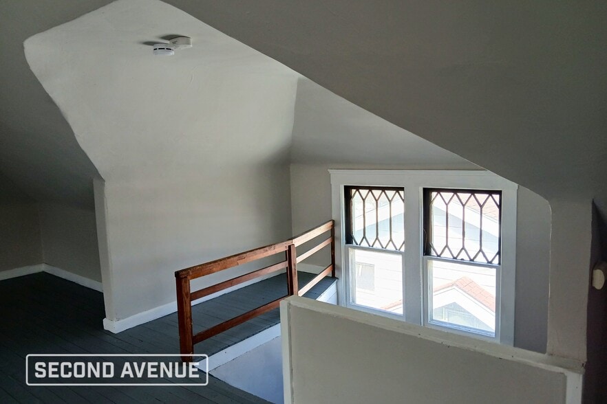 Building Photo - 2854 E 128th St