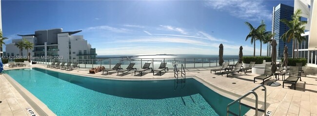 Building Photo - 1300 Brickell Bay Dr