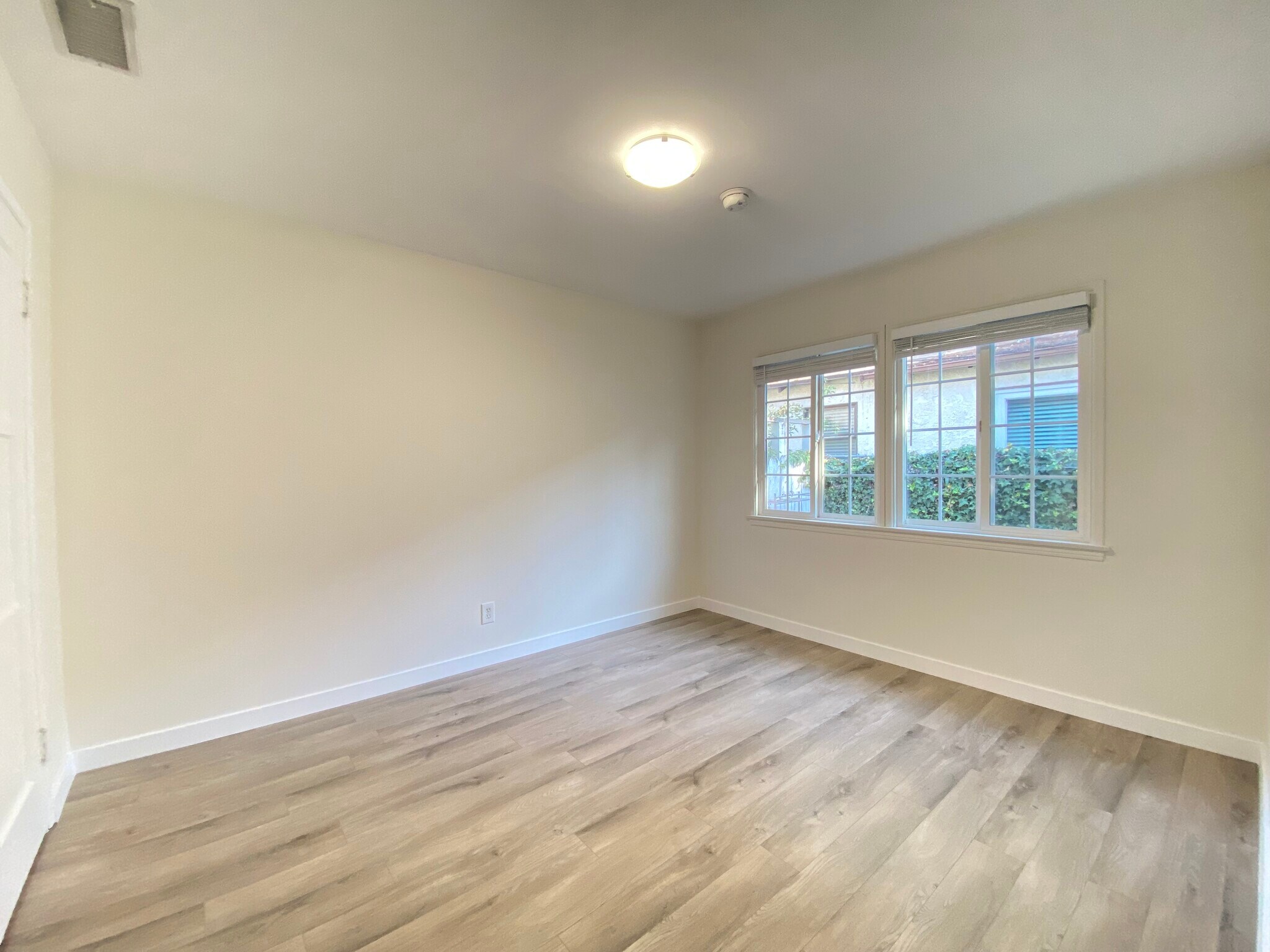 Building Photo - 5460 Kester Ave