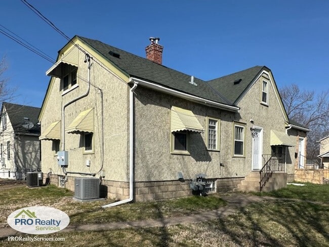 Building Photo - 4001-4003 N Bryant Ave
