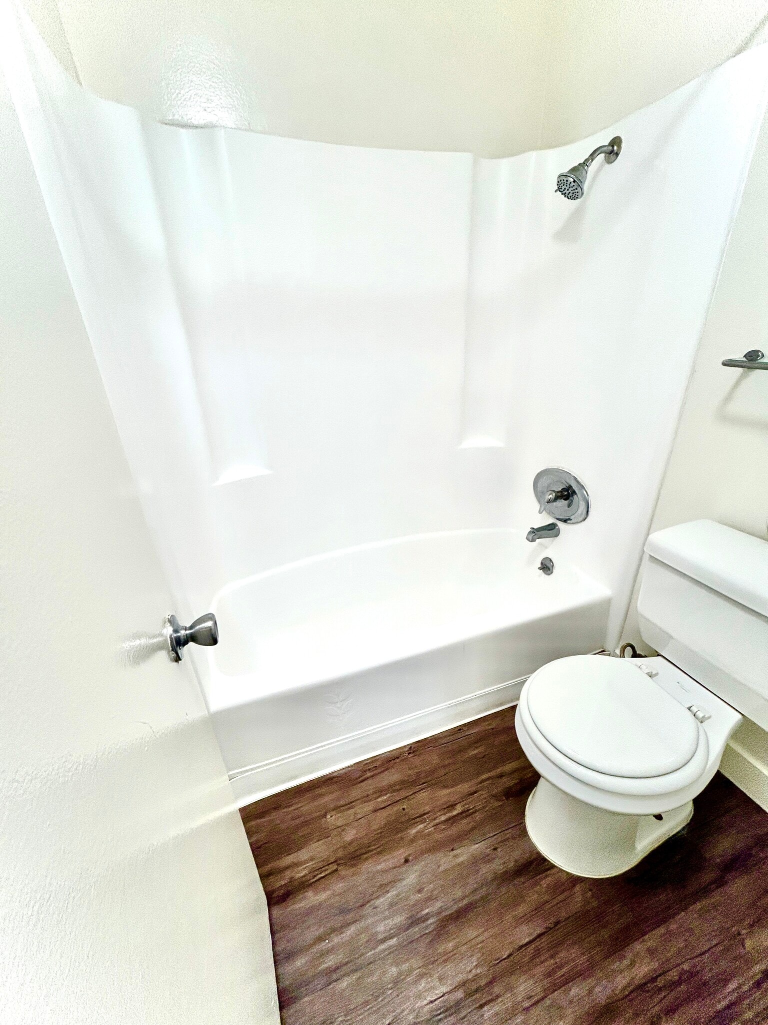 Building Photo - 14033 Burbank Blvd