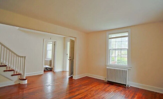 Building Photo - 2026-2027 School Year / 8 Bdrm / 3 Bath St...