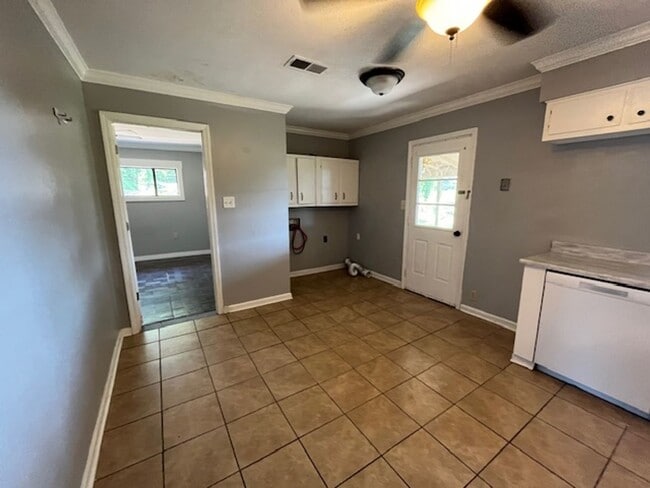 Building Photo - Renovated 3 Bedroom 2 Bath Home for Rent!!