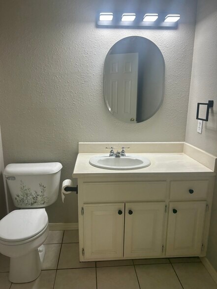 Building Photo - 8709 Canopy Oaks Dr