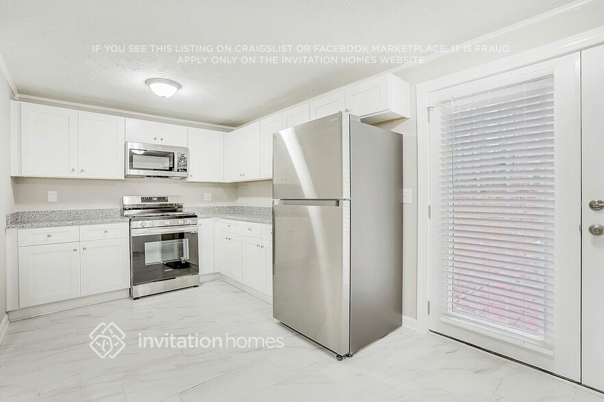 Building Photo - 4930 Springbrook Dr