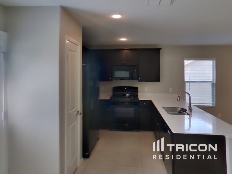 Building Photo - 8424 Fawn Creek Dr