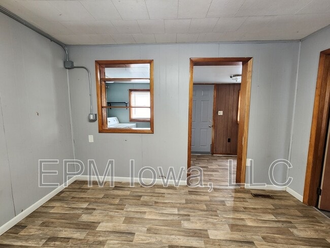 Building Photo - 403 9th Ave SW