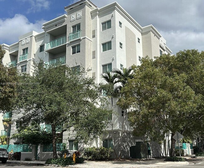 Building Photo - 6001 SW 70th St