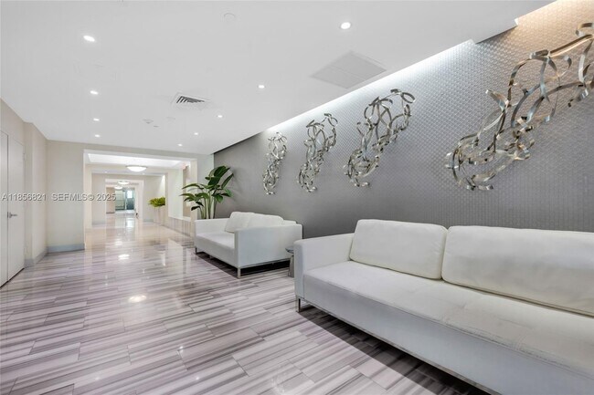 Building Photo - 3030 NE 188th St