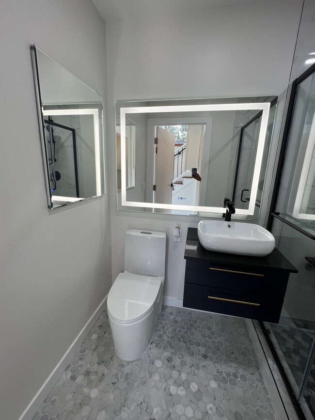 Beautiful bathroom - 4529 Valencia Dr