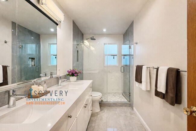 Building Photo - Mid-Century Modern 3 Bedroom Home in Montclair