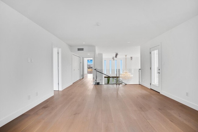 Building Photo - 6814 N 72nd Pl