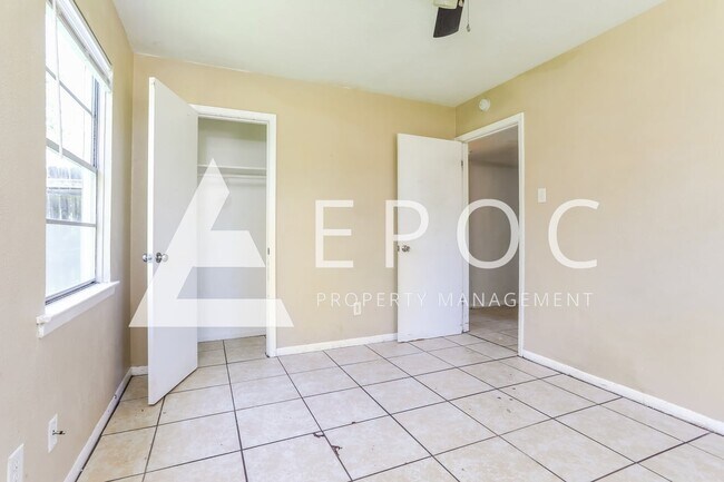 Building Photo - 904 Florence Rd