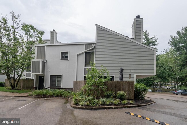 Building Photo - 1750 Oakwood Terrace