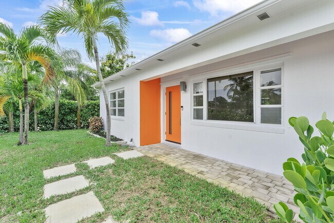 Building Photo - 5015 S Olive Ave