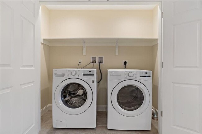 Building Photo - 595 St Paul St