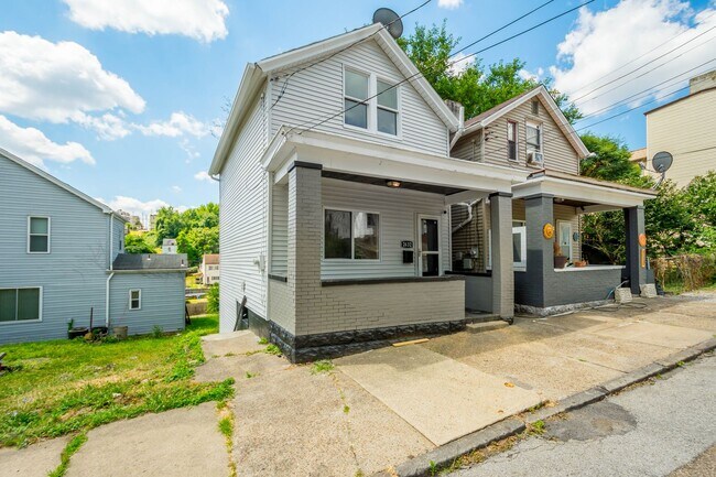 Building Photo - GREAT TWO BEDROOM IN SOUTH SIDE SLOPES!